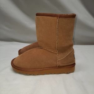 Send 1/2 off offer NWOB Authentic UGG Tan/Sherpa Classic Short Boots 5 Big Kid